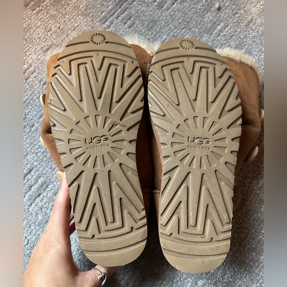 Ugg Bailey Button Boot Tall in Chestnut Size 9 - Picture 2 of 7